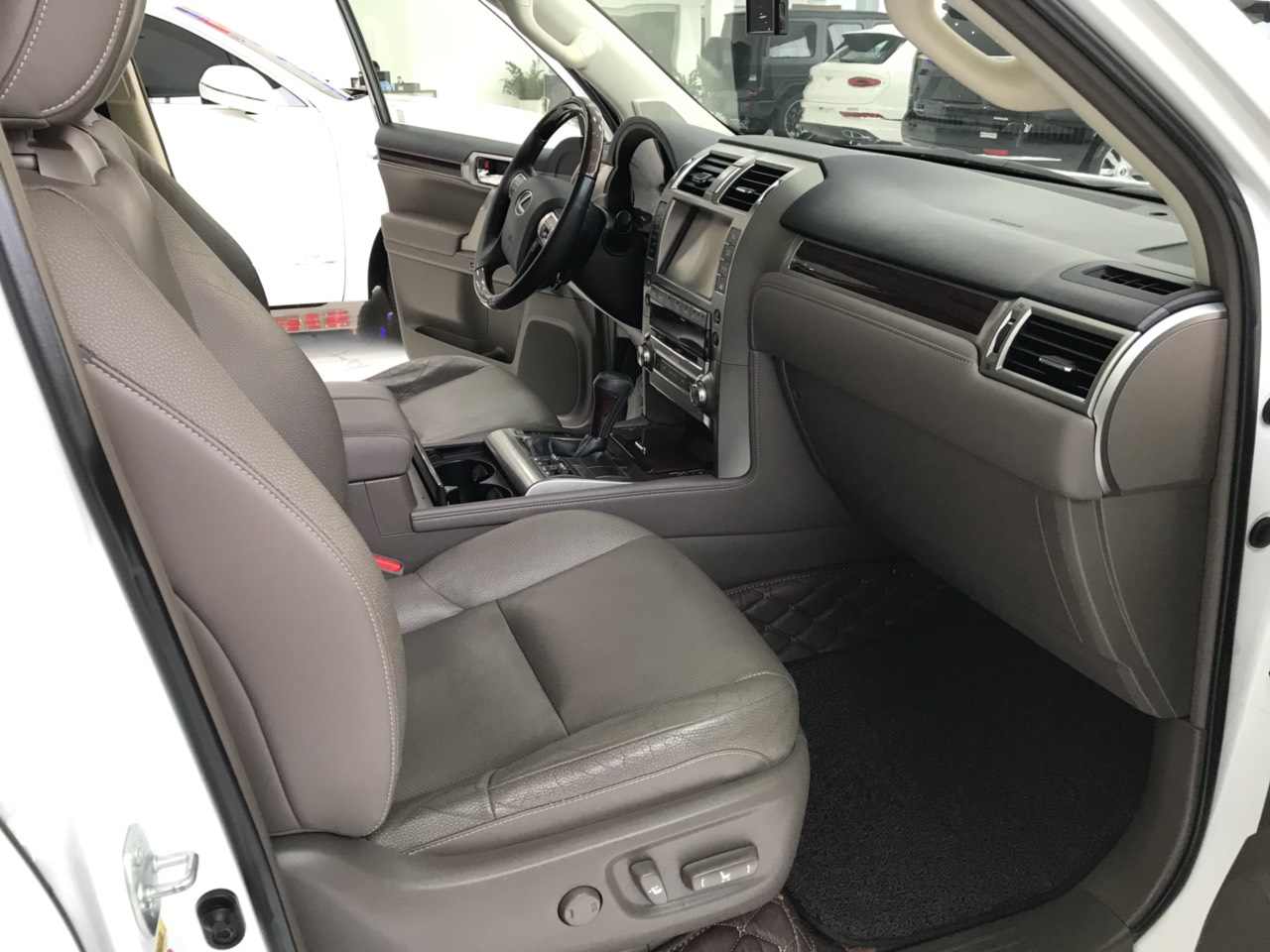Bán Lexus GX460 sản xuất 2015 đăng ký 2017 một chủ