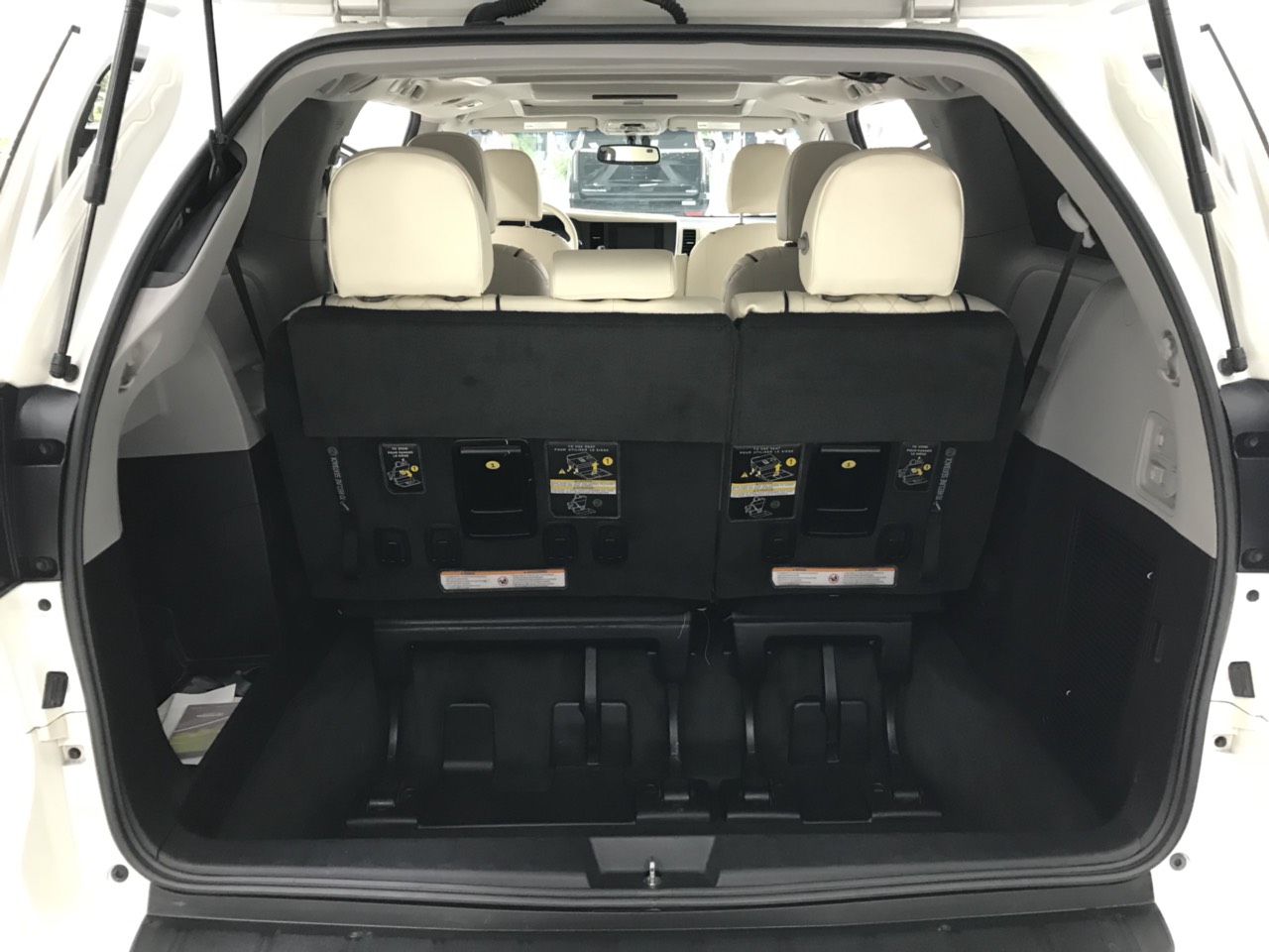 Bán chiếc Toyota Sienna Limited 3.5V6 sản xuất 2015 xuất Mỹ