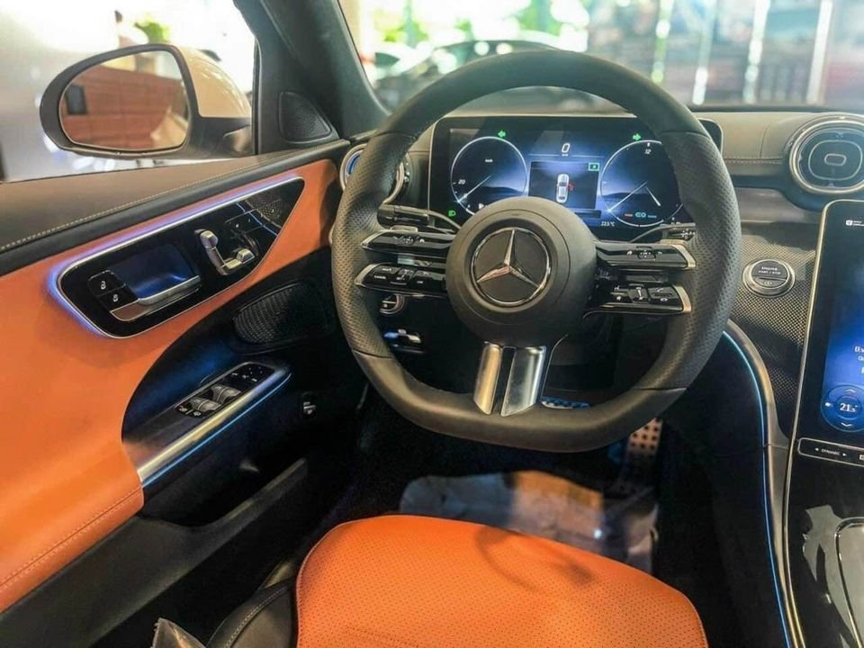 Mercedes-Benz C300 2022 - Sẵn 1 xe