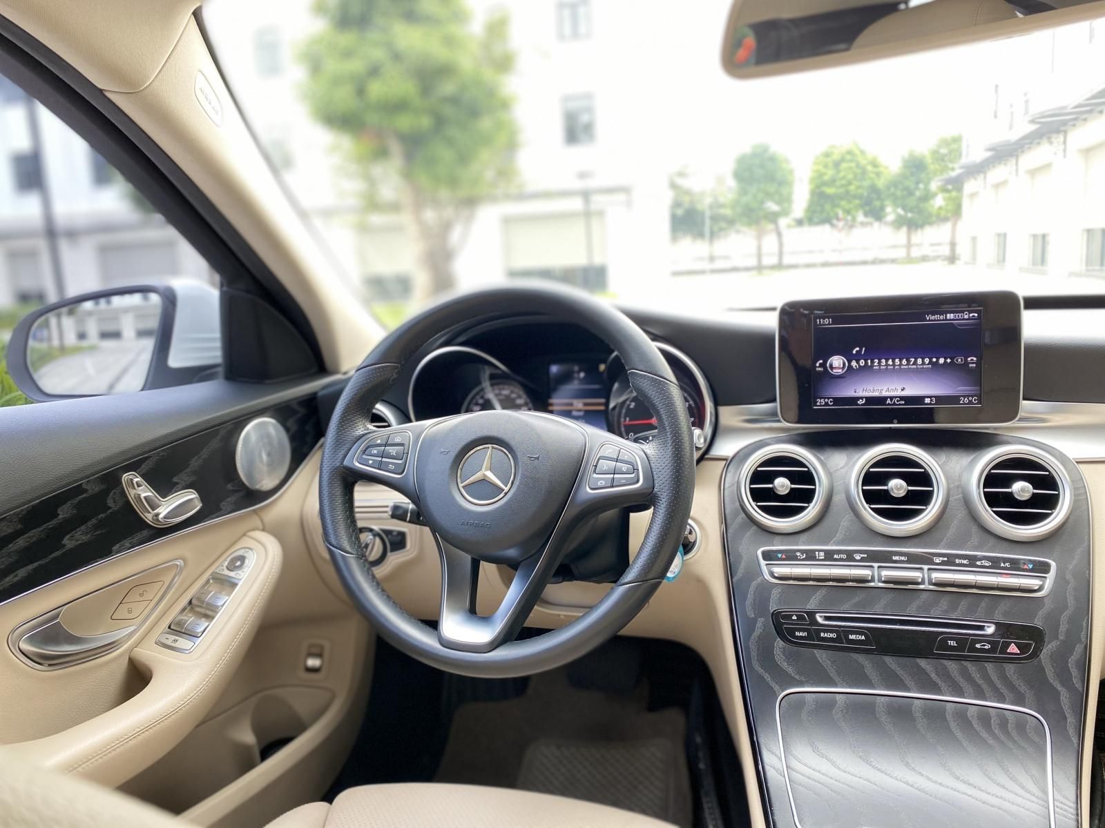 Mercedes-Benz 2018 - Ngoại thất trắng - Đầy đủ trang bị