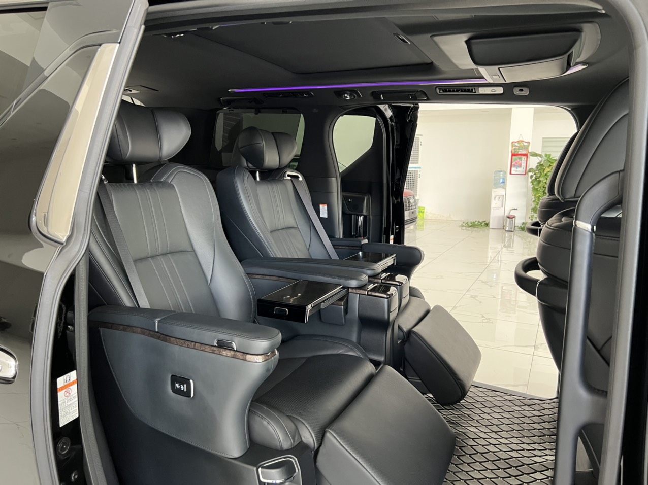 Toyota Alphard Executive Lounge 2018 - Bán xe Toyota Alphard Executive Lounge sản xuất  năm 2018 đẹp xuất sắc sơn zin, lốp theo xe