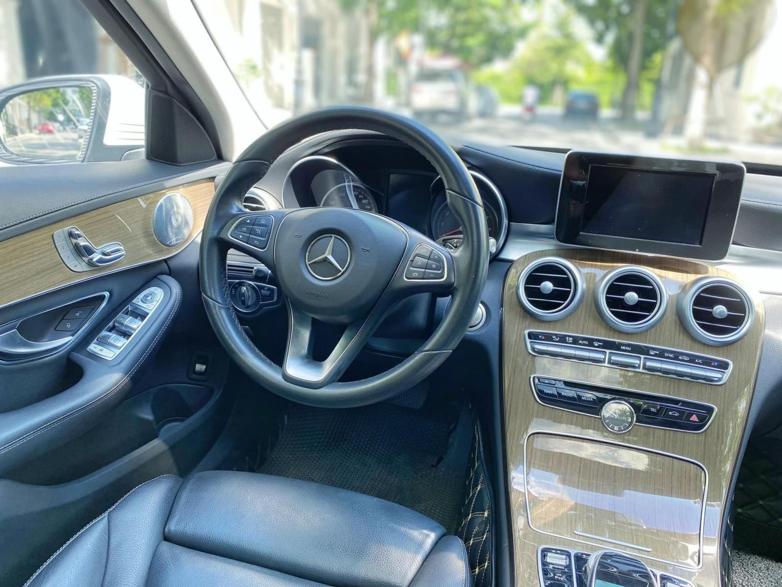Mercedes-Benz C 250 2017 - 1 chủ mua mới từ đầu