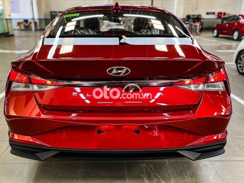 Hyundai Elantra Xe  Tiêu chuẩn - Giảm 50% thuế trước bạ 2022 - Xe Elantra Tiêu chuẩn - Giảm 50% thuế trước bạ