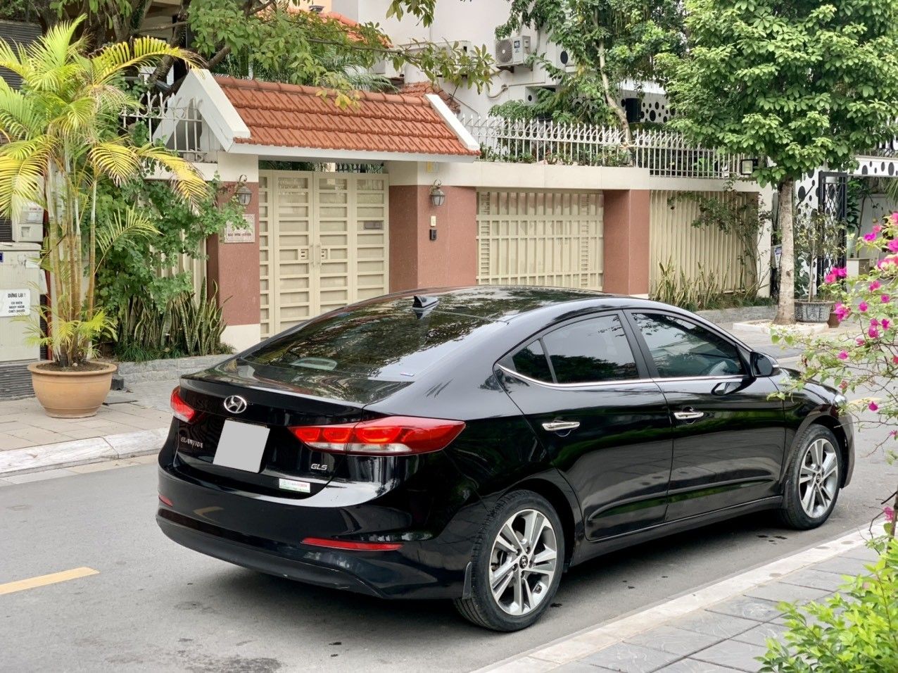 Hyundai Elantra 2019 - Màu đen, biển Hà Nội