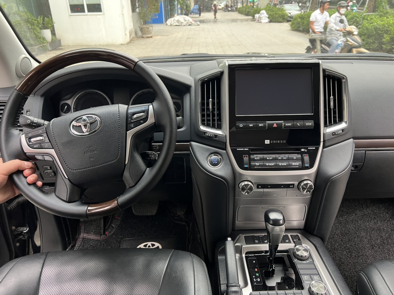 Toyota Land Cruiser VX 2019 - Cần bán Toyota Land Cruiser VX sản xuất 2019 tên cty xe đẹp hóa đơn cao