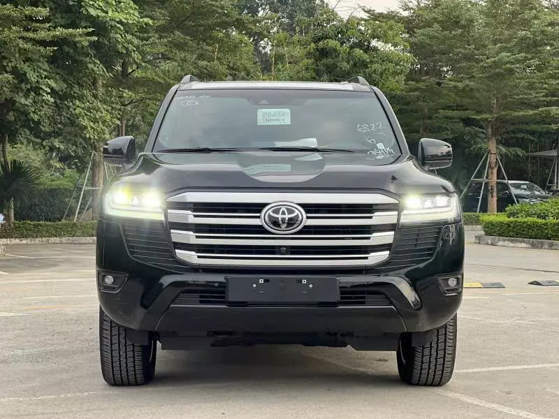 Toyota Land Cruiser LC 300 2024 - Cần bán xe Toyota Land Cruiser LC 300 mới đời 2024, màu đen, xe giao ngay