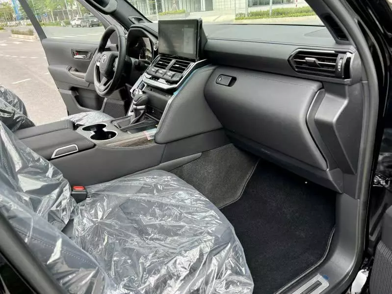 Toyota Land Cruiser LC 300 2024 - Cần bán xe Toyota Land Cruiser LC 300 mới đời 2024, màu đen, xe giao ngay