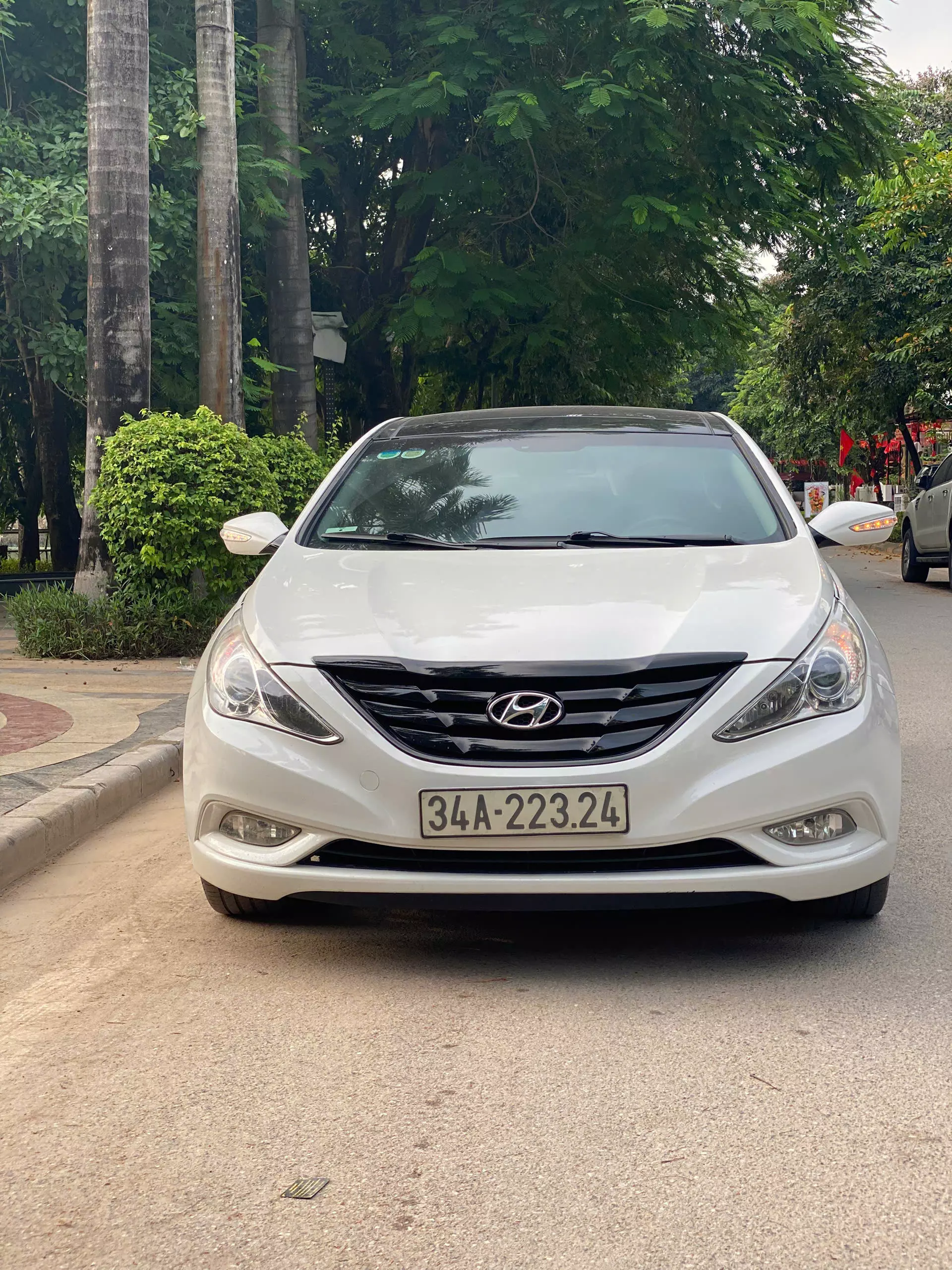Hyundai Sonata 2010 - Em cần nhượng lại chiếc xe Hyundai Sonata Y20 , đăng ký lần đầu 31/12/2010