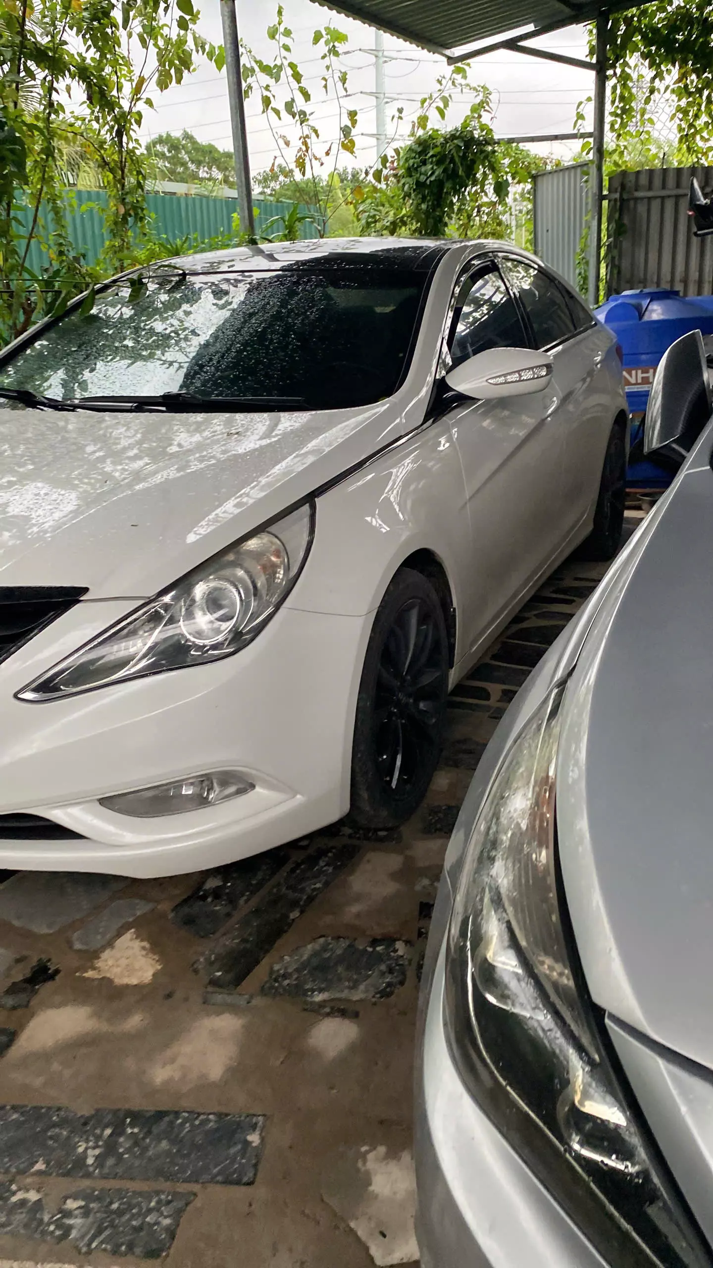 Hyundai Sonata 2010 - Em cần nhượng lại chiếc xe Hyundai Sonata Y20 , đăng ký lần đầu 31/12/2010