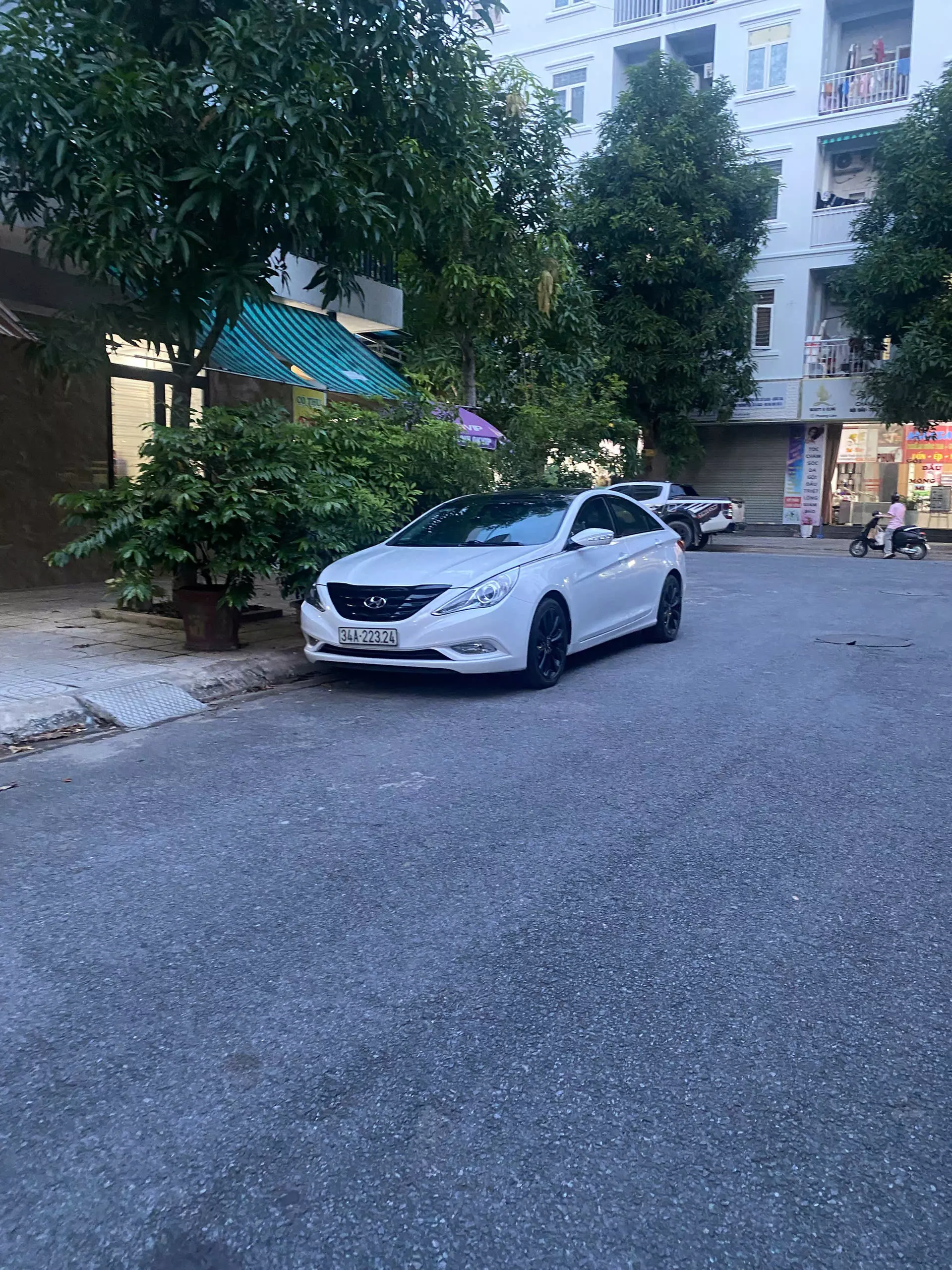 Hyundai Sonata 2010 - Em cần nhượng lại chiếc xe Hyundai Sonata Y20 , đăng ký lần đầu 31/12/2010