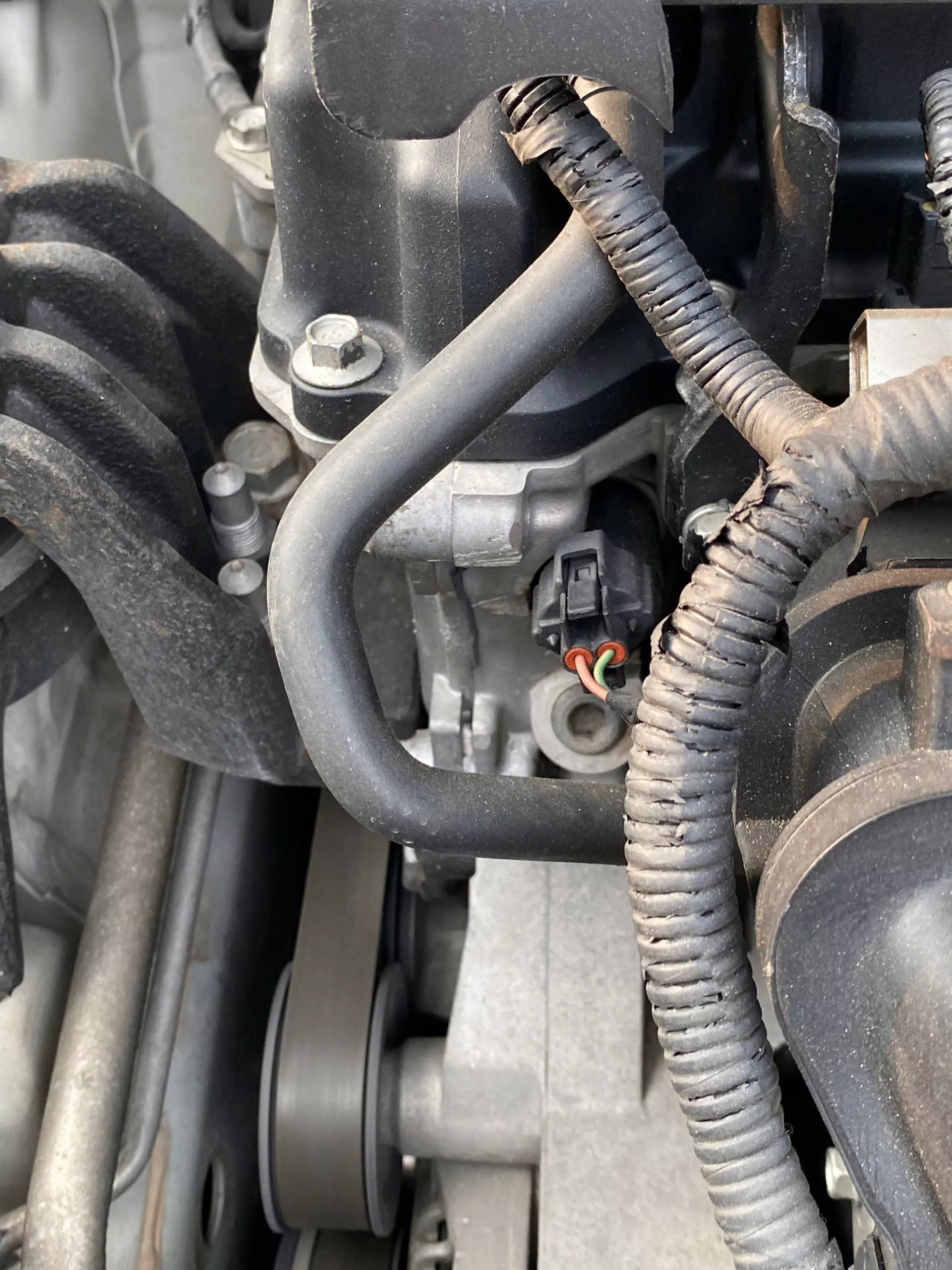 Hyundai Sonata 2010 - Em cần nhượng lại chiếc xe Hyundai Sonata Y20 , đăng ký lần đầu 31/12/2010