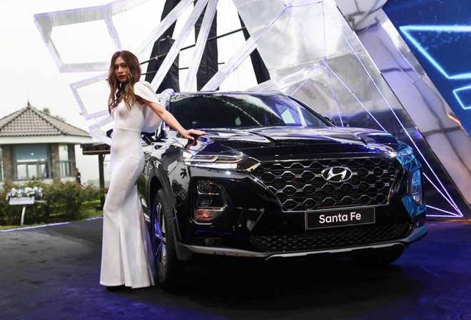 Doanh số Hyundai Santa Fe chưa đạt 500 xe dù không ép khách mua phụ kiện A1