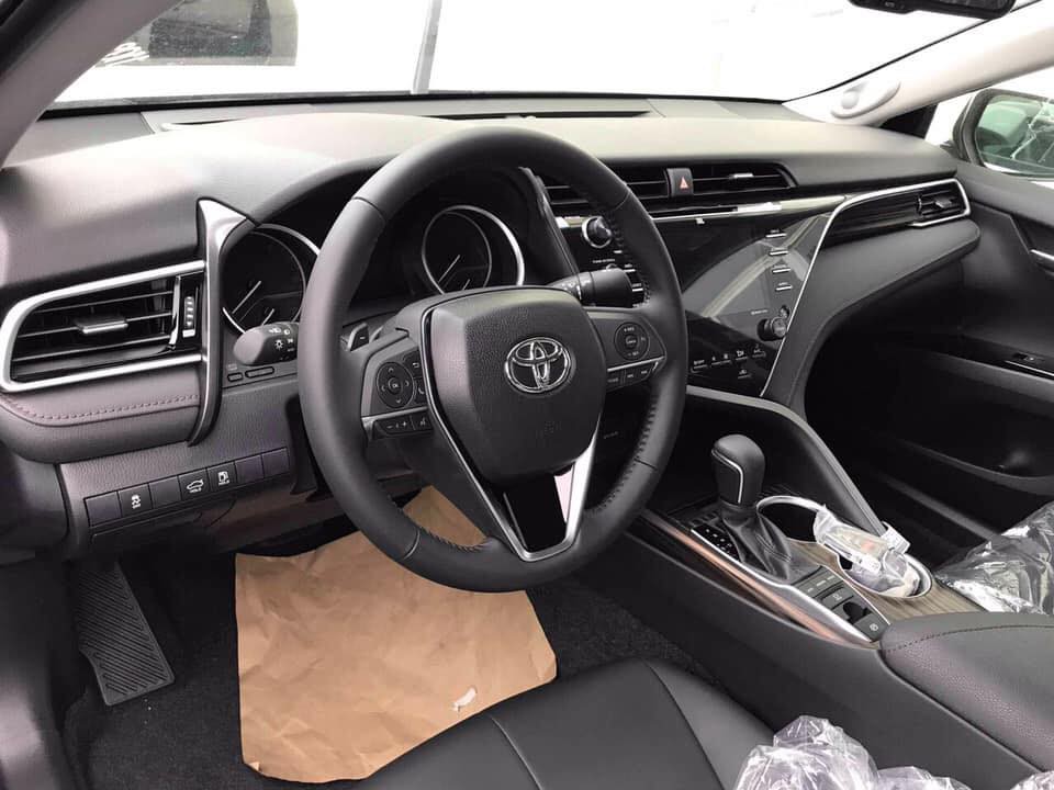 Toyota Camry 2019 đã xuất hiện tại đại lý, giá nhỉnh hơn trước a3