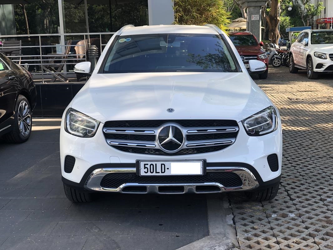 Hot Mercedes-Benz GLC200 2020 cũ, màu trắng, đi lướt chính hãng