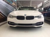 BMW 3 Series 330i 2017 - Bán BMW 3 Series 330i đời 2017, màu trắng, xe nhập, ưu đãi lên tới 50% trước bạ, có xe giao ngay giá 1 tỷ 798 tr tại Quảng Trị