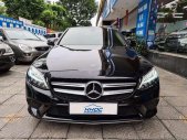 Mercedes-Benz C class 2019 - Cần bán lại xe Mercedes Benz C200 năm 2019, màu đen số tự động giá 1 tỷ 355 tr tại Hà Nội