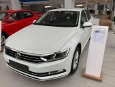 Volkswagen Passat 2018 - Volkswagen Passat Bluemotion Comfort, màu trắng, nhập khẩu nguyên chiếc giá 1 tỷ 380 tr tại Quảng Ninh