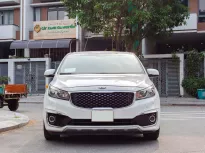 Kia Sedona 2016 - Sedona sản xuất 2016, màu trắng sang trọng đang tìm chủ nhân mới. giá 555 triệu tại Tp.HCM