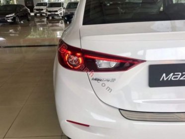 Mazda 3     1.5 AT   2019 - Bán Mazda 3 1.5 AT sản xuất năm 2019, màu trắng, giá tốt