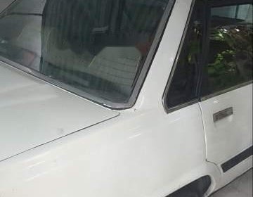 Toyota Camry 1985 - Bán xe Toyota Camry năm sản xuất 1985, màu trắng 