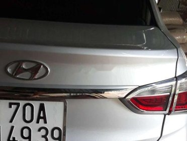 Hyundai Grand i10   2018 - Bán Hyundai Grand i10 sản xuất năm 2018, màu bạc, 340 triệu