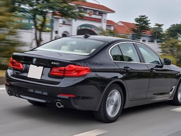 BMW 5 Series 520i 2018 - Giảm giá tiền mặt cực lớn - Khi mua BMW 5 Series 520i sản xuất năm 2018, màu đen, nhập khẩu nguyên chiếc