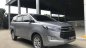 Toyota Innova 2.0E 2017 - Cần bán lại xe Toyota Innova 2.0E 2017, màu bạc, Giá Ưu Đãi
