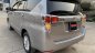 Toyota Innova 2.0E 2018 - Bán Toyota Innova 2.0E 2018, màu bạc Biển 60A - hỗ trọ vay 70% - giá cực tốt