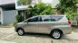 Toyota Innova 2.0E 2020 - Gia đình tôi cần bán chiếc xe ô tô Toyota Innova 2.0E 2020 màu vàng đồng
